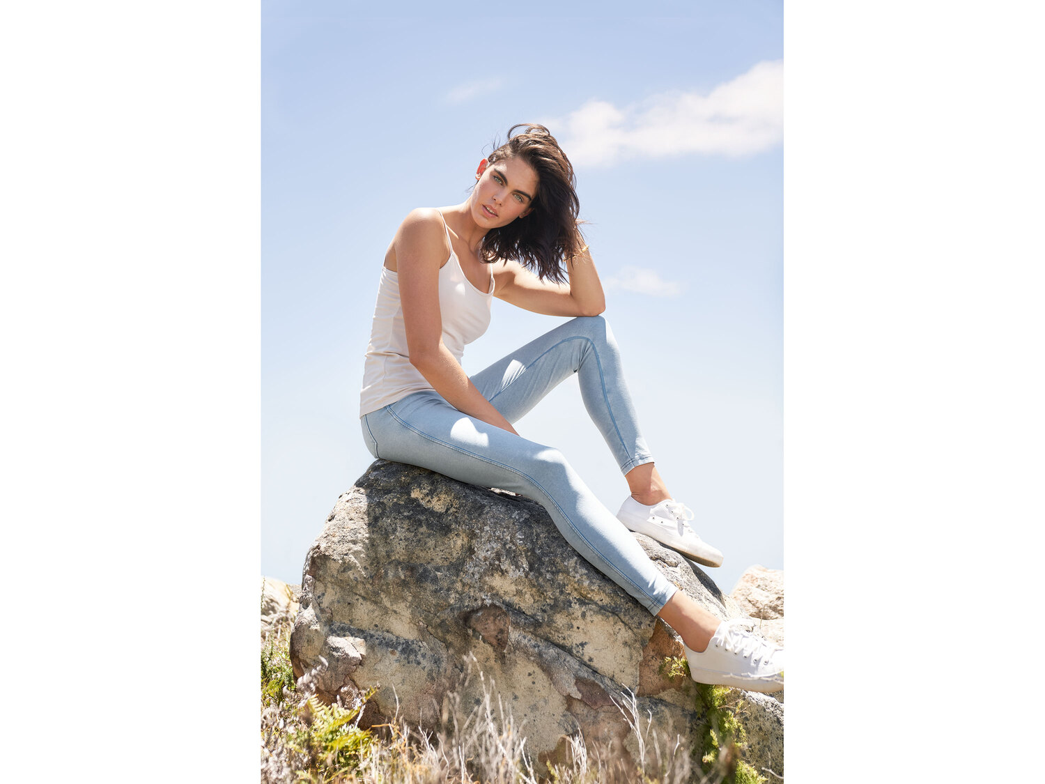 Jegginsy damskie Esmara, cena 29,99 PLN
- rozmiary: 36-46
- naszyte tylne kieszenie
- ...