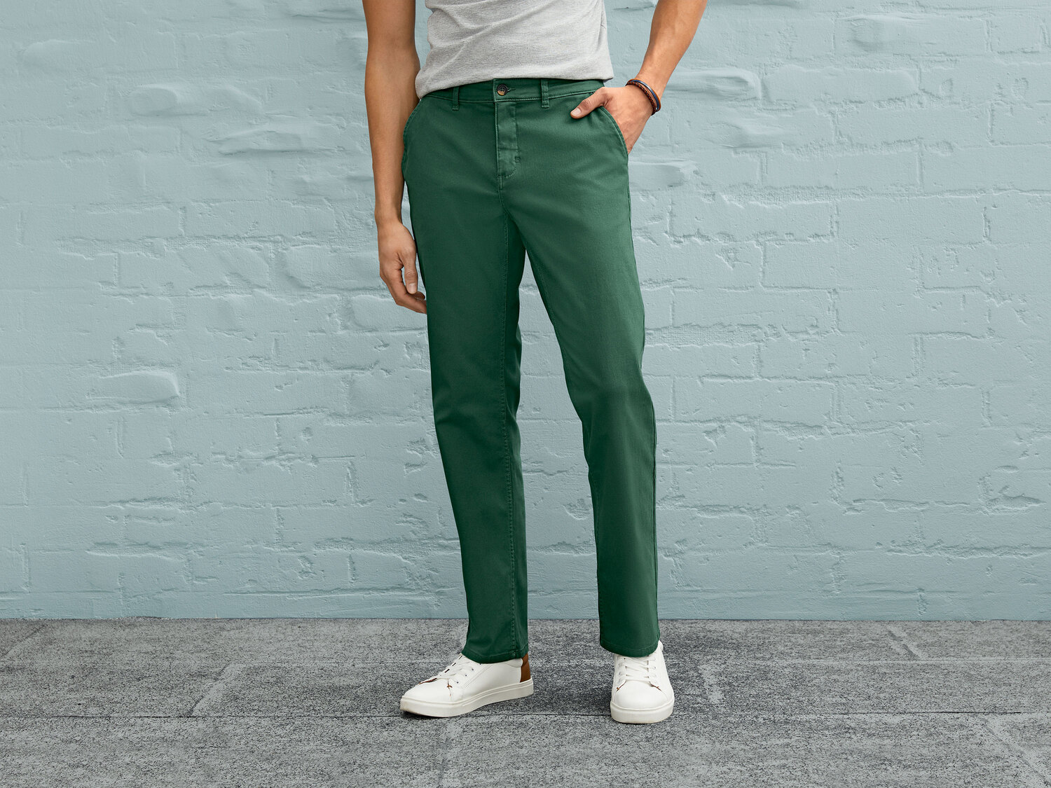 Spodnie męskie chino , cena 39,99 PLN
- 98% biobawełny, 2% elastanu (LYCRA®)
- ...