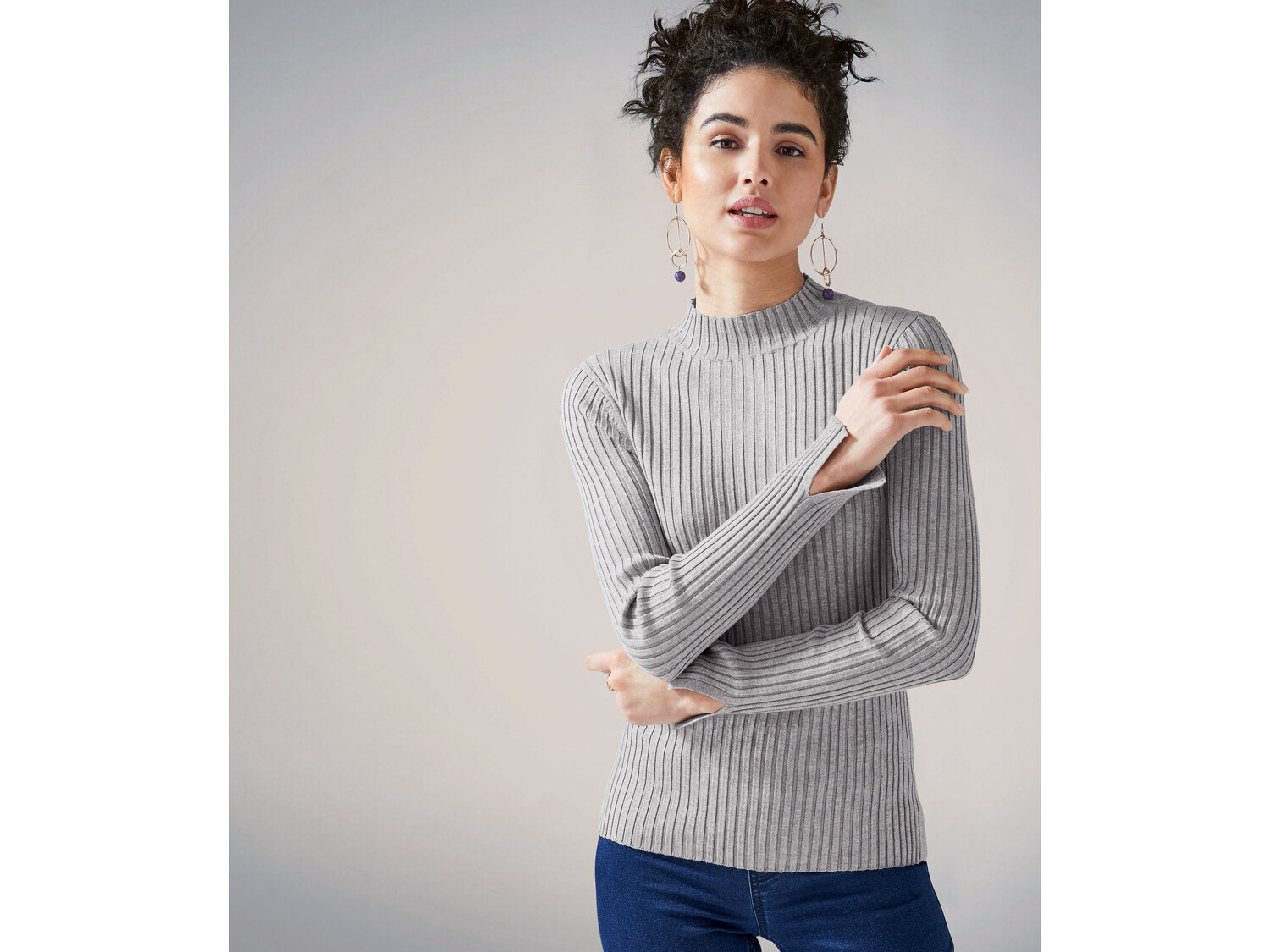 Sweter damski z wiskozą Esmara, cena 34,99 PLN
- 70% wiskozy (LENZING™, ...