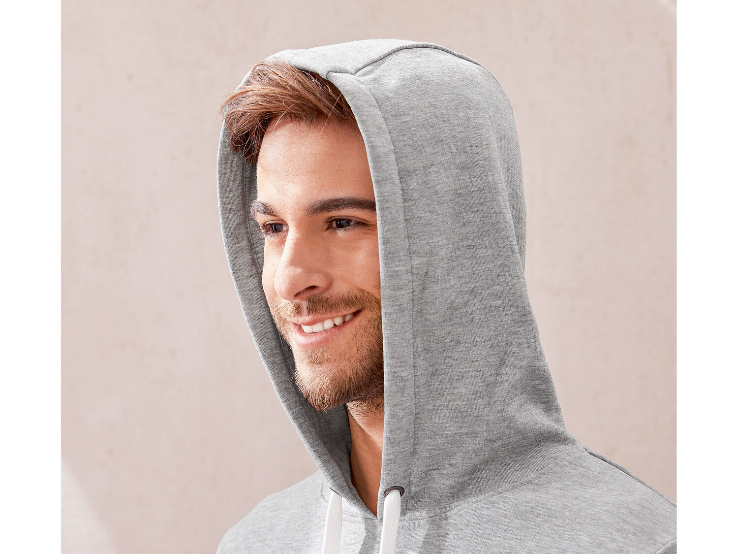 Bluza męska , cena 39,99 PLN
- 80% bawełny, 20% poliestru
- rozmiary: M-XL
Dostępne ...