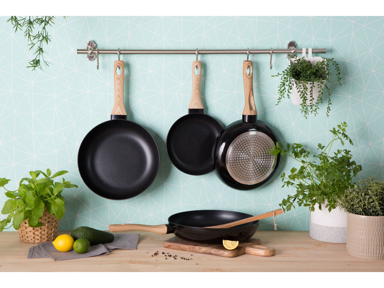 ALTOM DESIGN® Patelnia Ø 28 cm , cena 49,99 PLN
- do wszystkich typów kuchenek, ...