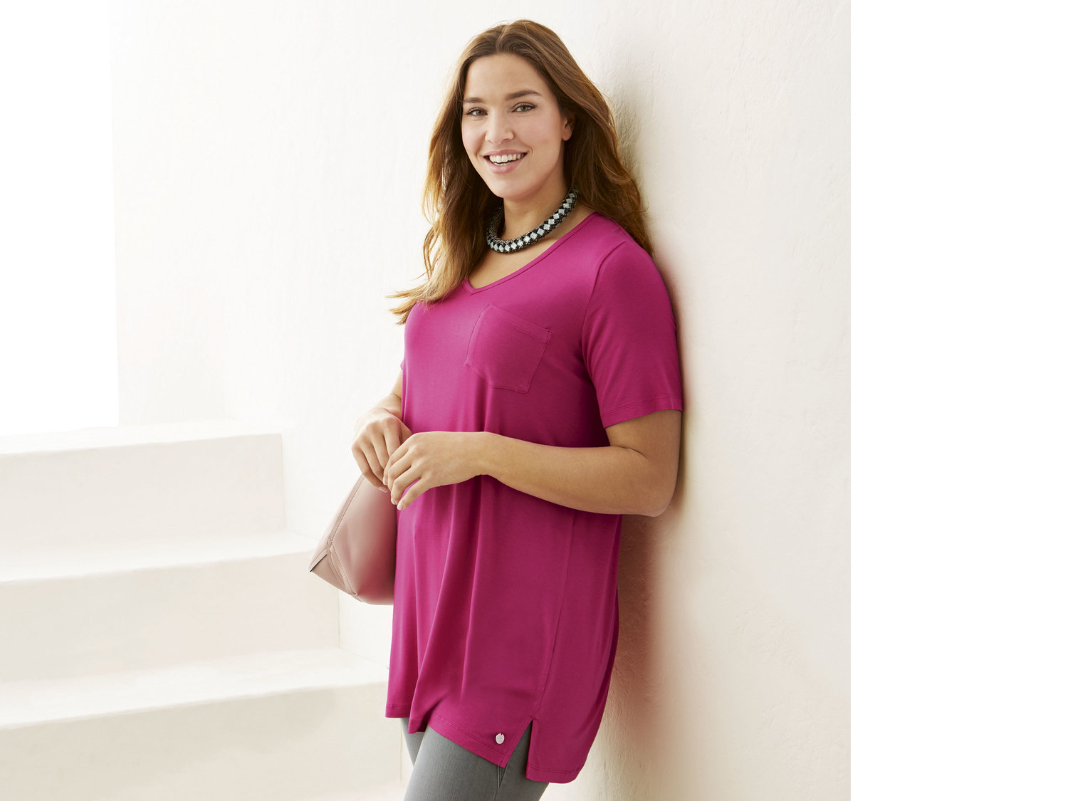 T-shirt z wiskozy Esmara, cena 29,99 PLN
- 95% wiskozy (Lenzing™, Ecovero™), ...