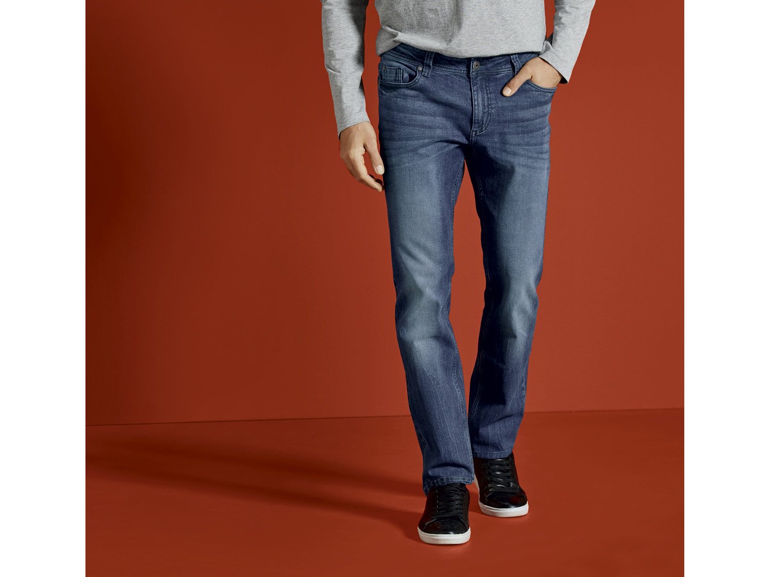 Jeansy Livergy, cena 39,99 PLN
- 98% bawełny, 5% elastanu (Lycra®)
- rozmiary: ...