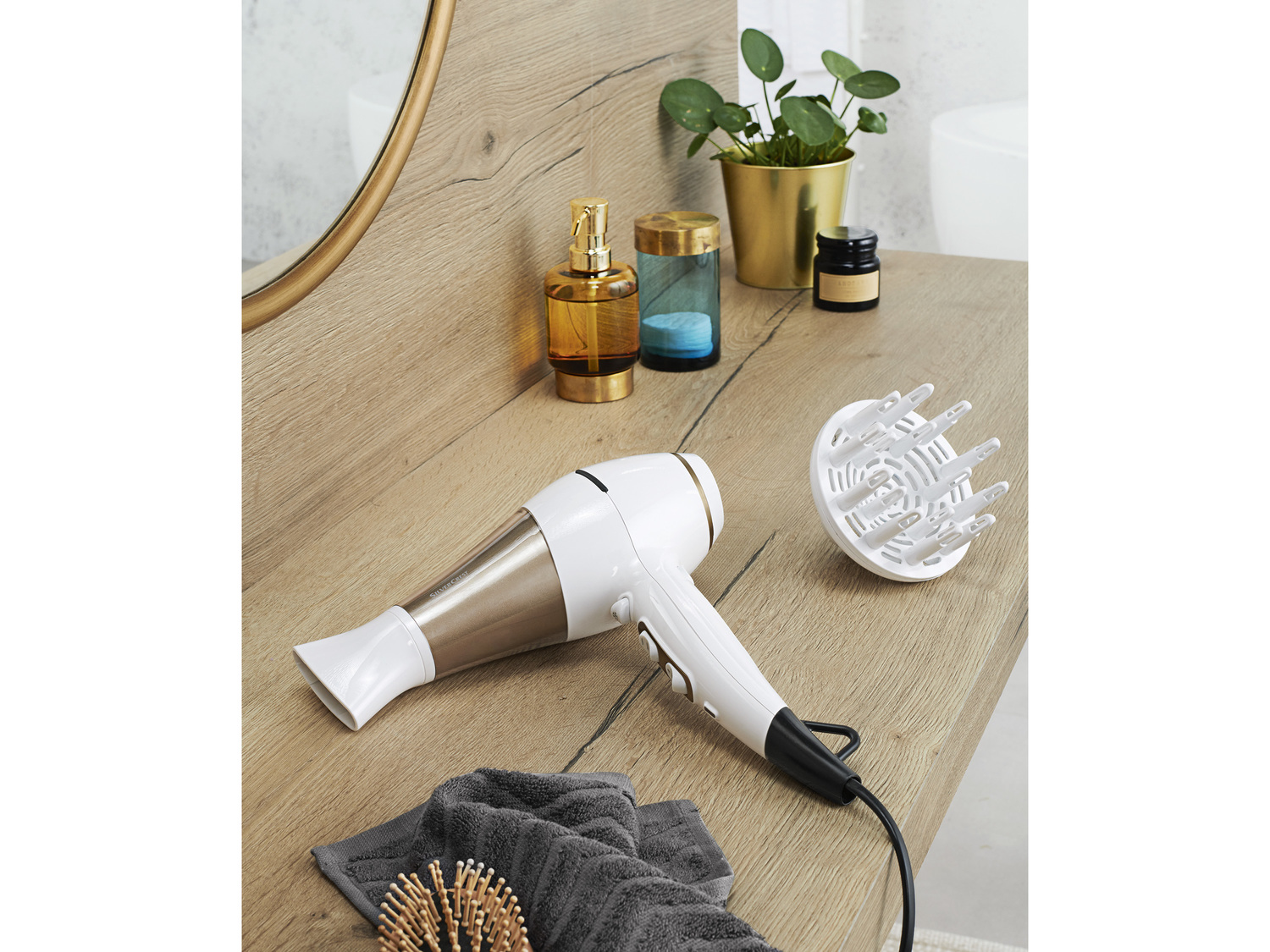 Suszarka z funkcją jonizacji 2000 W Silvercrest Kitchen Tools, cena 99,00 PLN
- ...