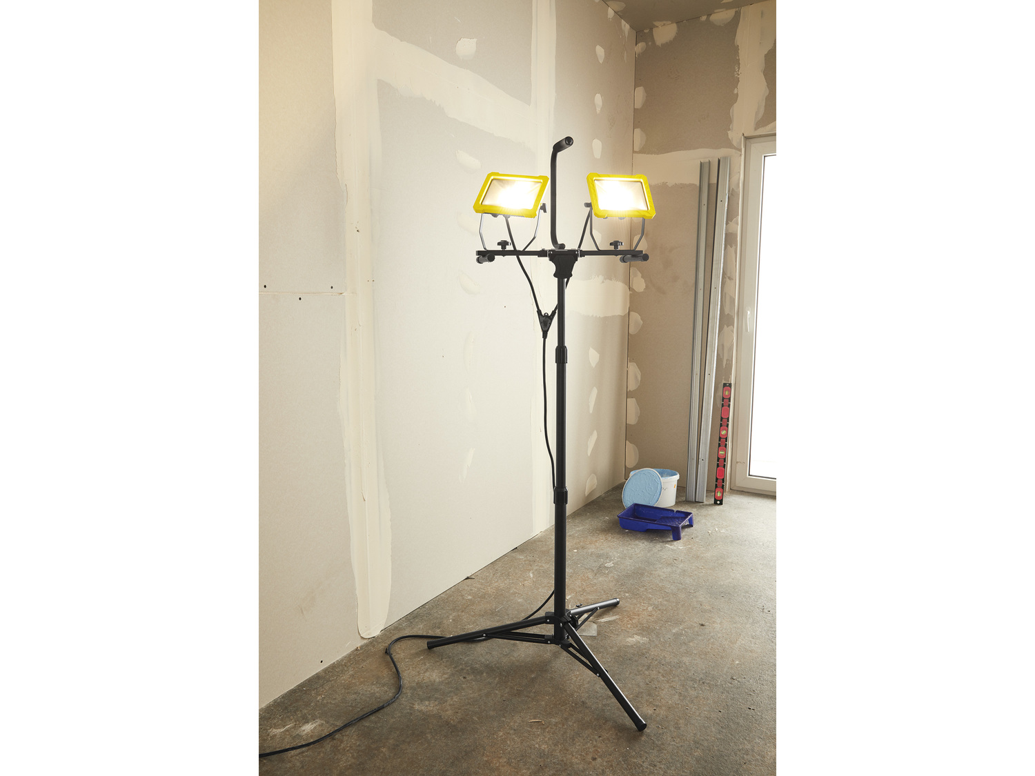 Lampa robocza LED 2 x 30 W Powerfix, cena 199,00 PLN
- wysokość statywu z lampą: ...