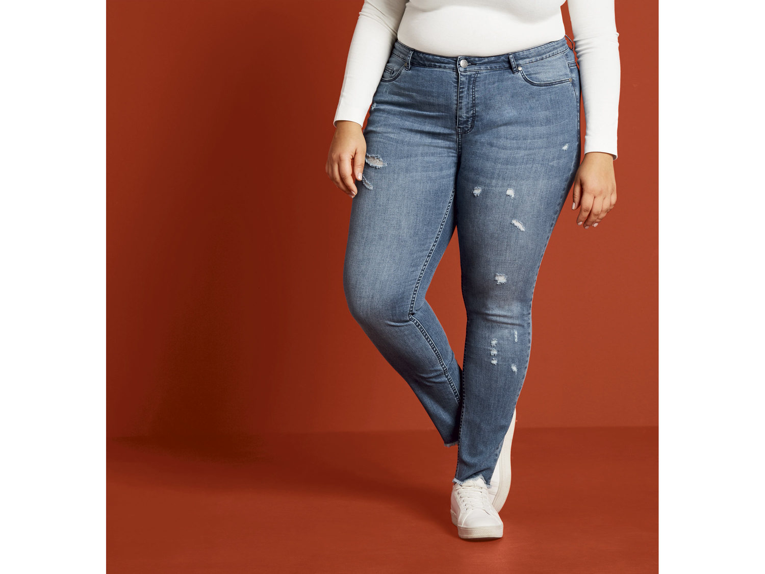 Jeansy Super Skinny Esmara, cena 44,99 PLN
- rozmiary: 48-54
- elastyczne - dopasowują ...