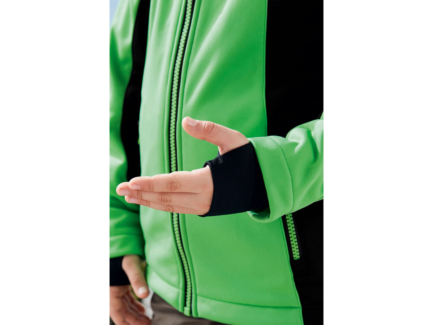 Młodzieżowa kurtka Softshell Crivit, cena 45,00 PLN
- materiał niewchłaniający ...