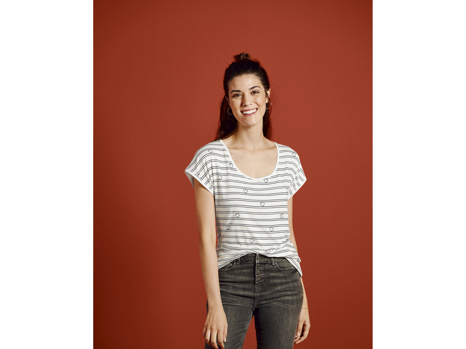 T-shirt Esmara, cena 19,99 PLN
- 95% wiskozy (LENZING™ ECOVERO™), ...
