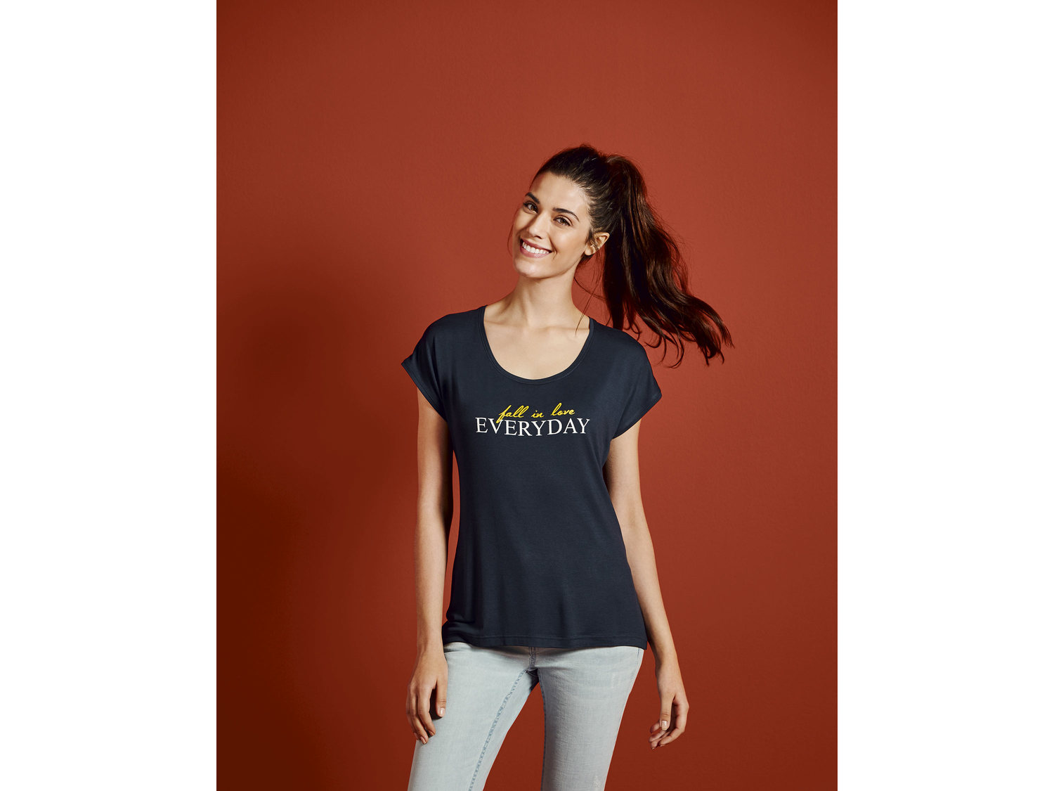 T-shirt Esmara, cena 19,99 PLN
- 95% wiskozy (LENZING™ ECOVERO™), ...