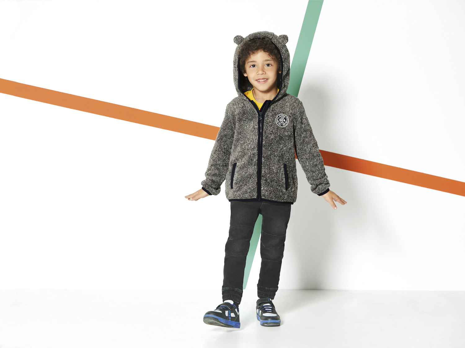 Chłopięca bluza z polaru teddy Lupilu, cena 19,99 €
- zamek z osłoną ...