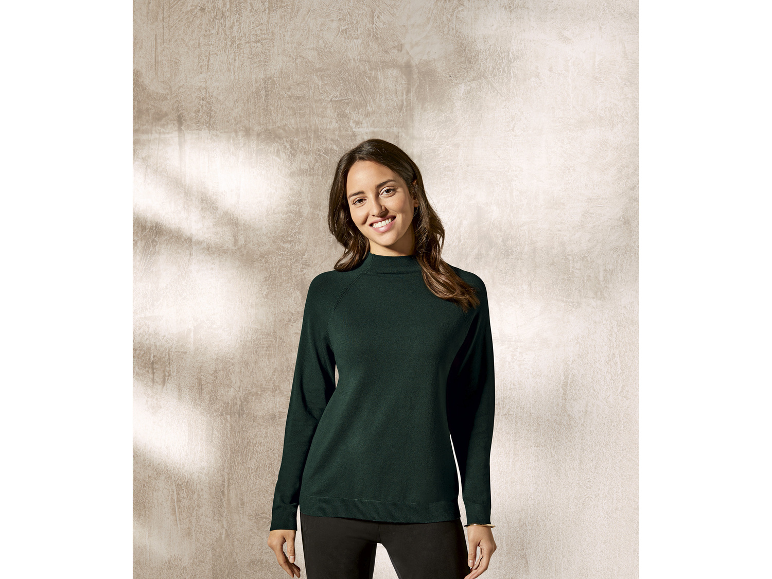 Sweter z wiskozą Esmara, cena 34,99 PLN
- 84% wiskozy (LENZING™ ECOVERO™), ...