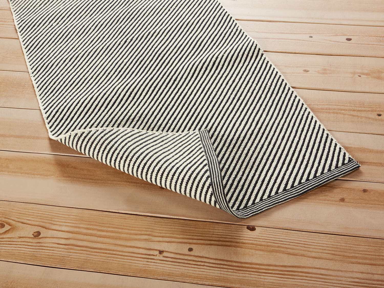 Dywan Meradiso, cena 29,99 PLN
- 100% bawełny
- 67 x 120 cm
- zapobiegający przesuwaniu ...