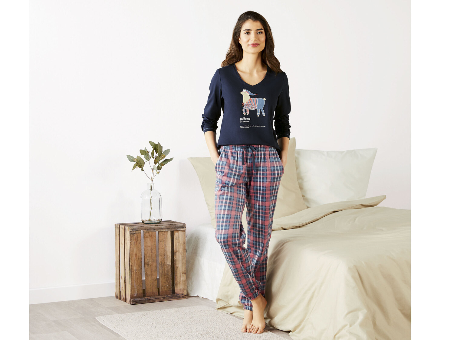 Piżama Esmara Lingerie, cena 34,99 PLN
- koszulka 100% bawełny
- spodnie z ...