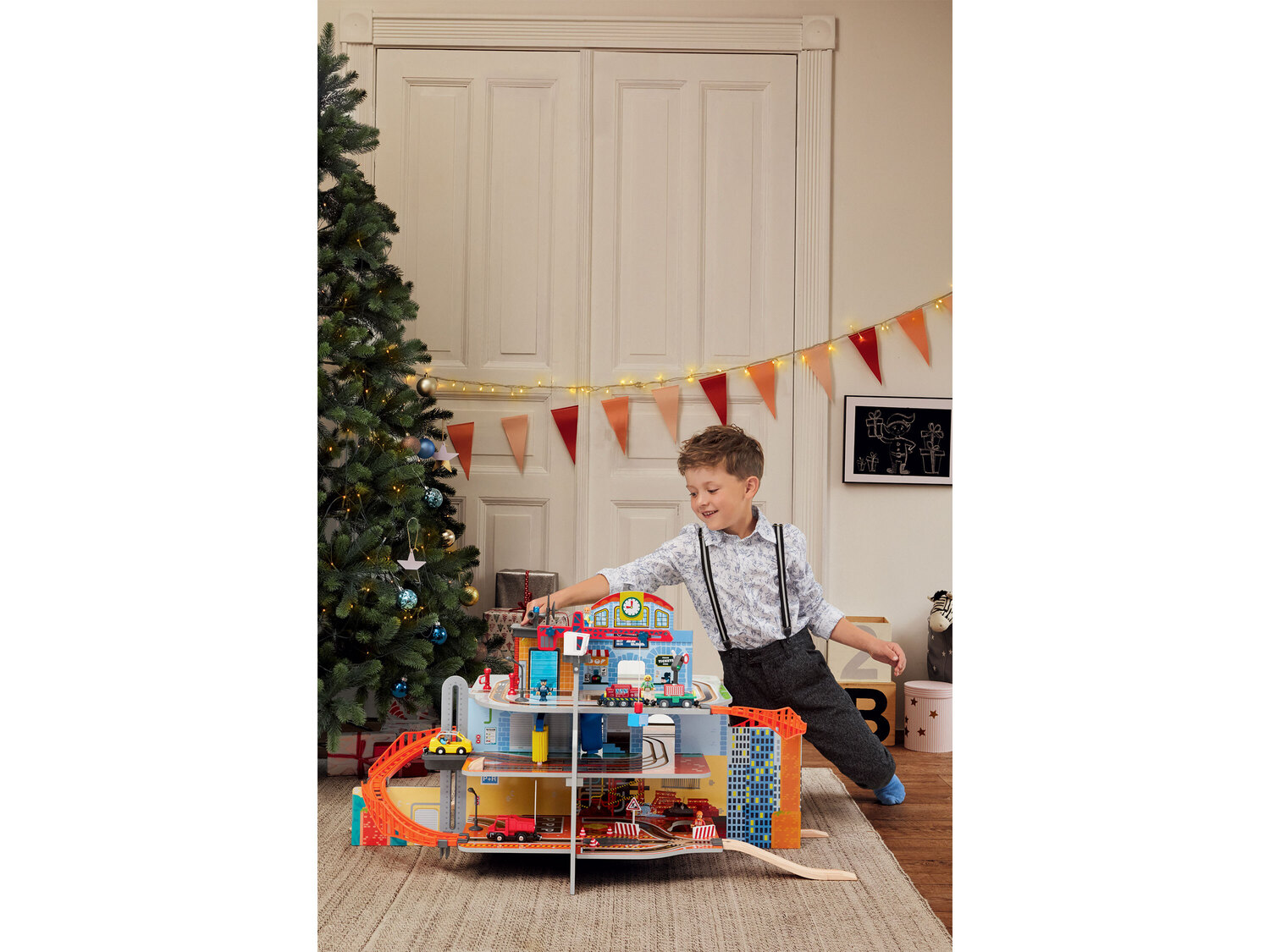 Drewniany dworzec kolejowy lub centrum logistyczne Playtive Junior, cena 239,00 ...