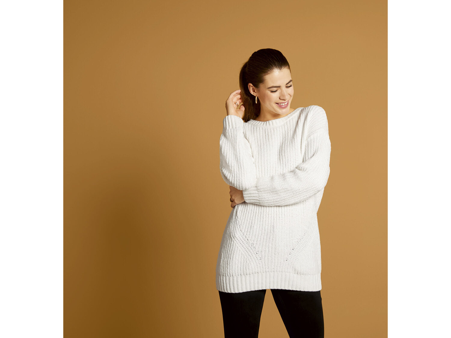 Sweter z szenili Esmara, cena 39,99 PLN
- rozmiary: S-L
- modny, gruby splot
- ...