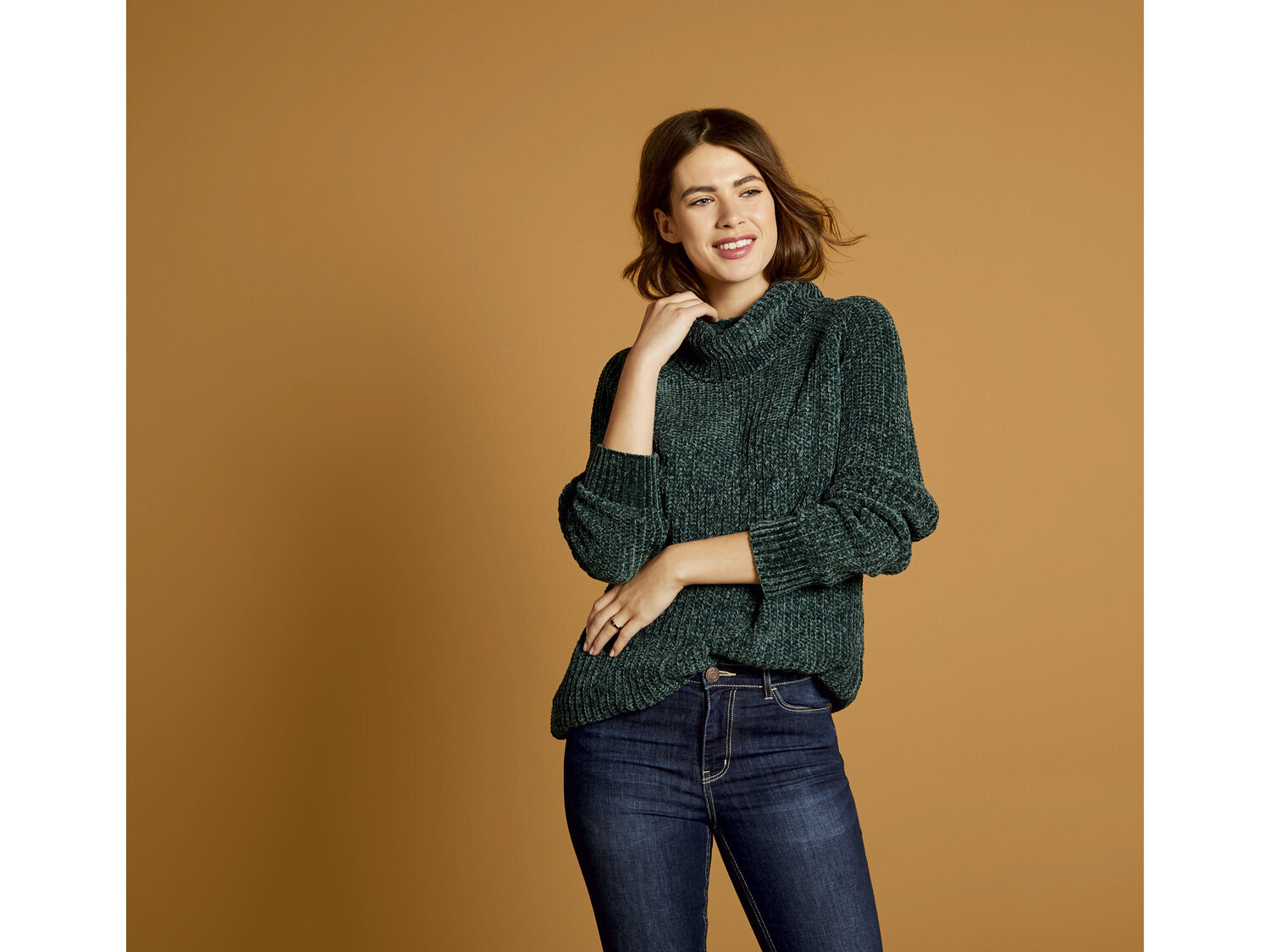 Sweter z szenili Esmara, cena 39,99 PLN
- rozmiary: S-L
- modny, gruby splot
- ...