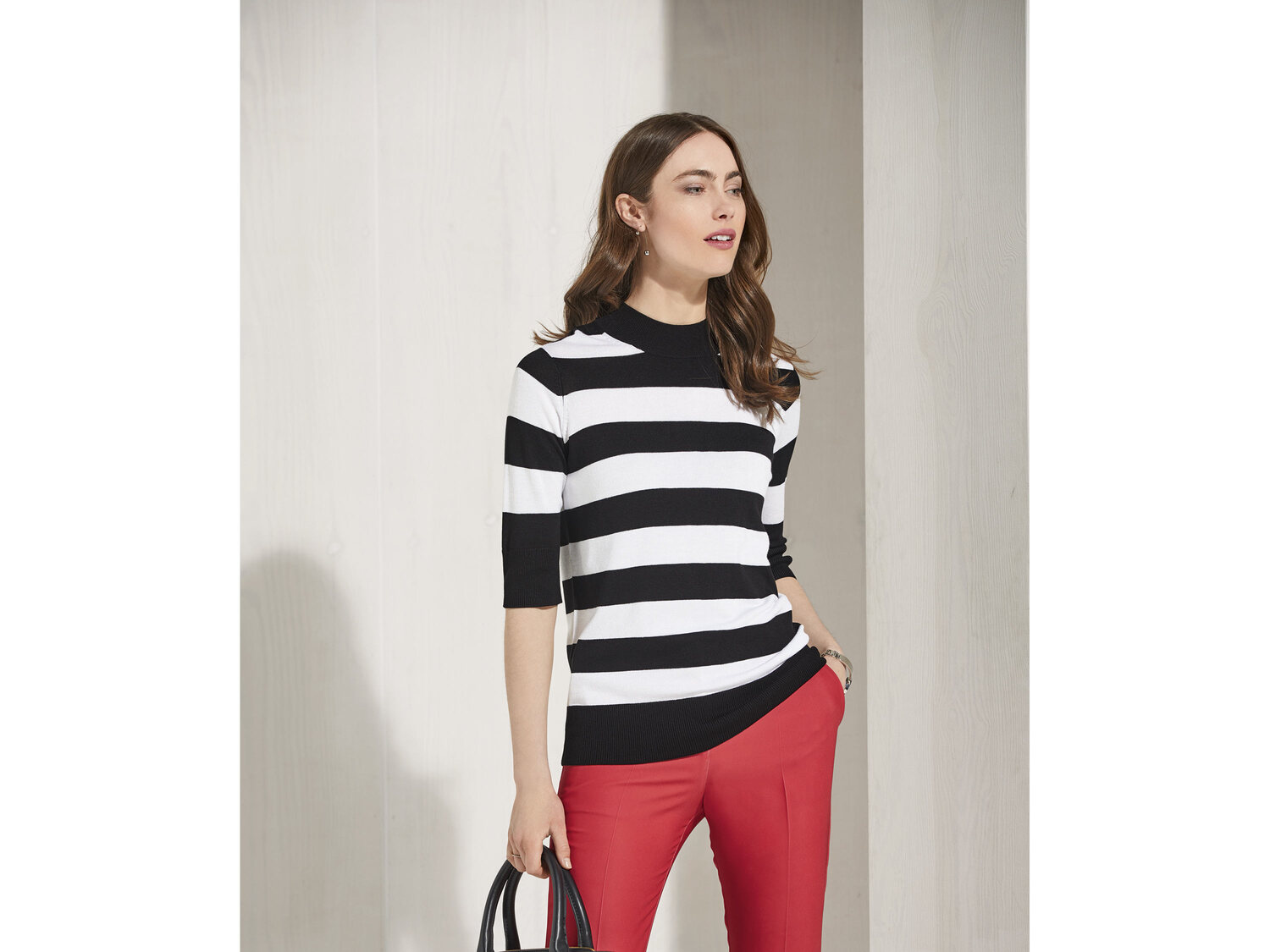 Sweter dzianinowy z półgolfem Esmara, cena 29,99 PLN
- 83% wiskozy (LENZING™ ...