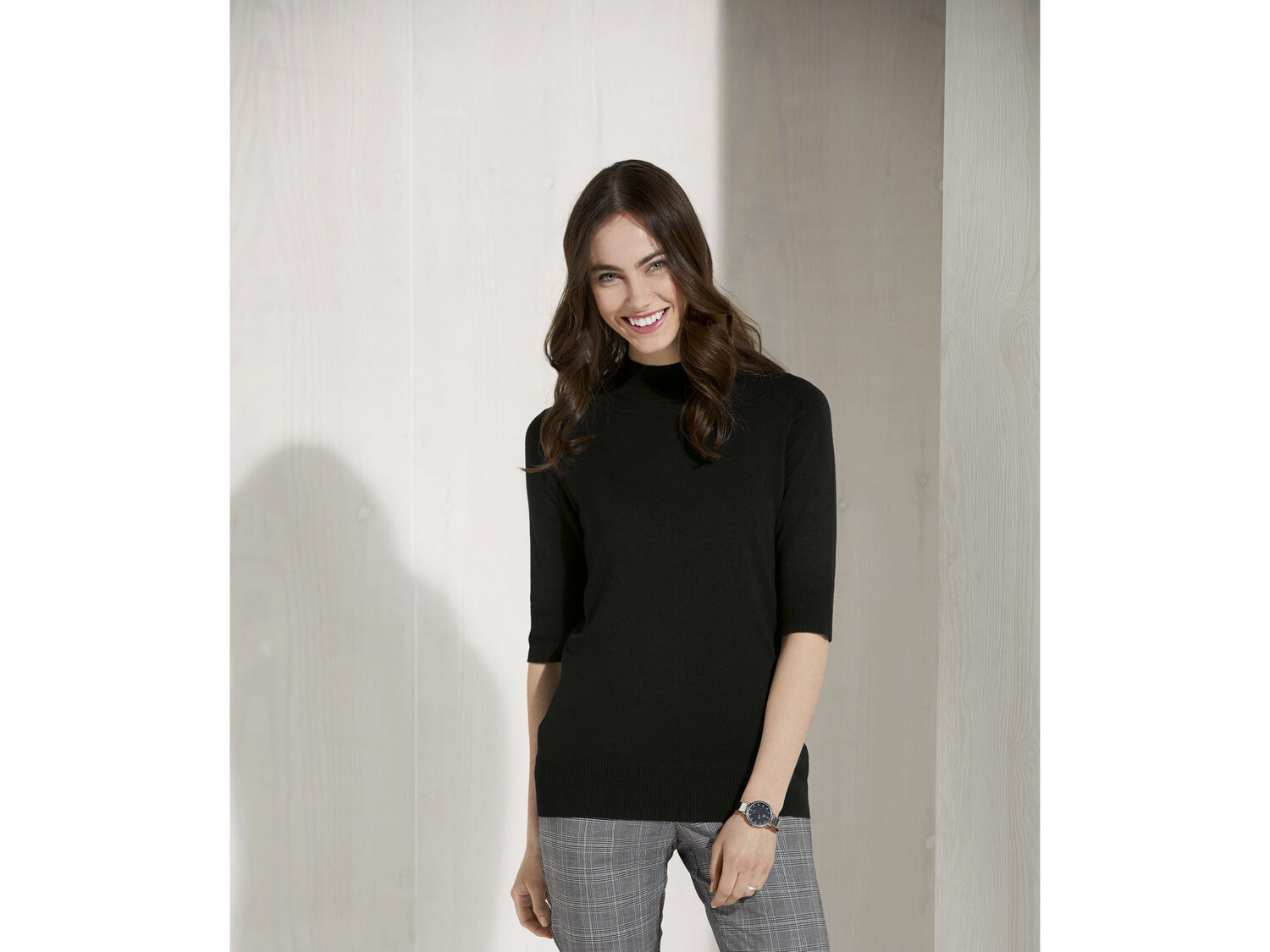 Sweter dzianinowy z półgolfem Esmara, cena 29,99 PLN
- 83% wiskozy (LENZING™ ...