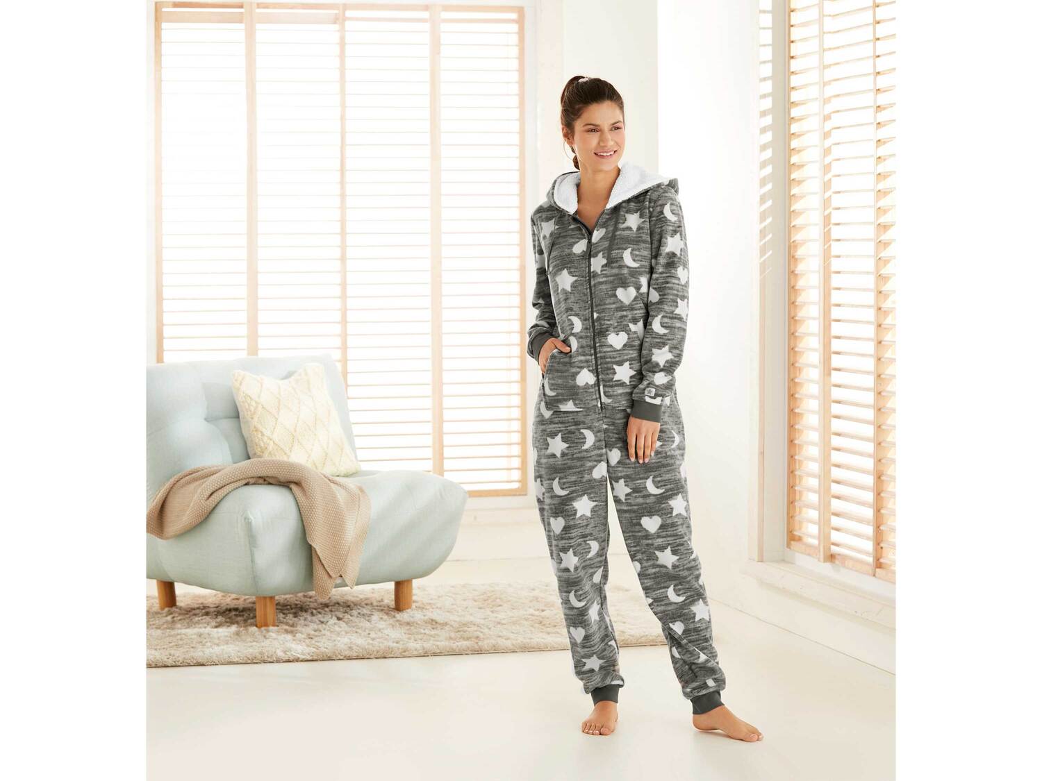 Pluszowy kombinezon Esmara Lingerie, cena 44,99 PLN
- rozmiary: XS-L
- puszysty ...