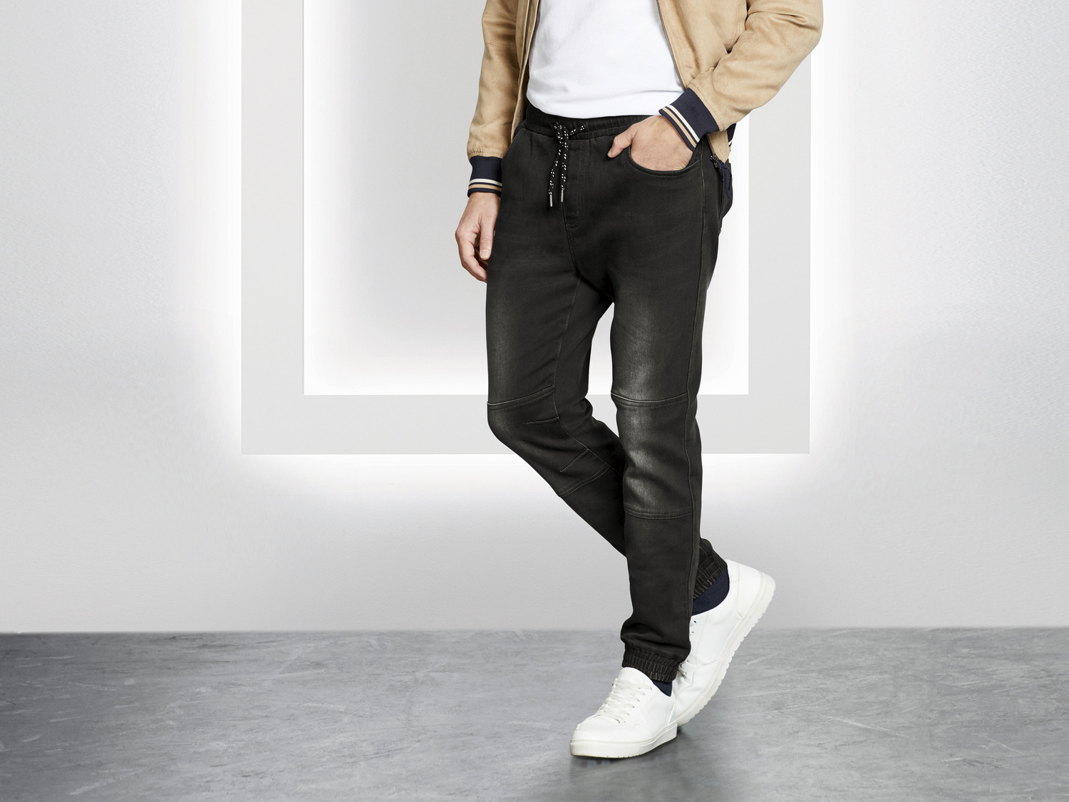 Joggery Livergy, cena 39,99 PLN 
- wysoka zawartość bawełny
- jeans o wygodzie ...