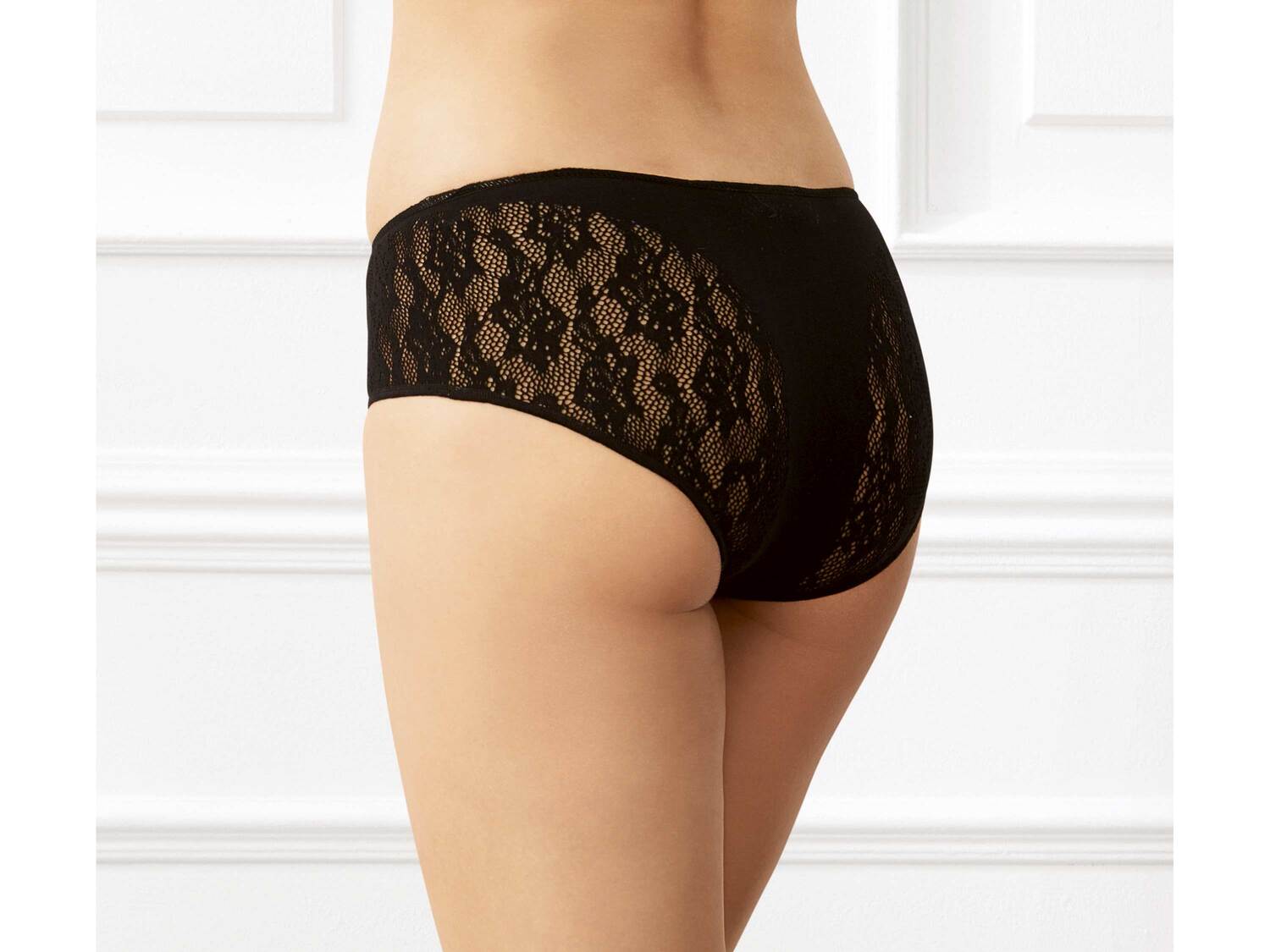 Majtki z koronką Esmara Lingerie, cena 19,99 PLN
- rozmiary: S-L
- bez szwów ...