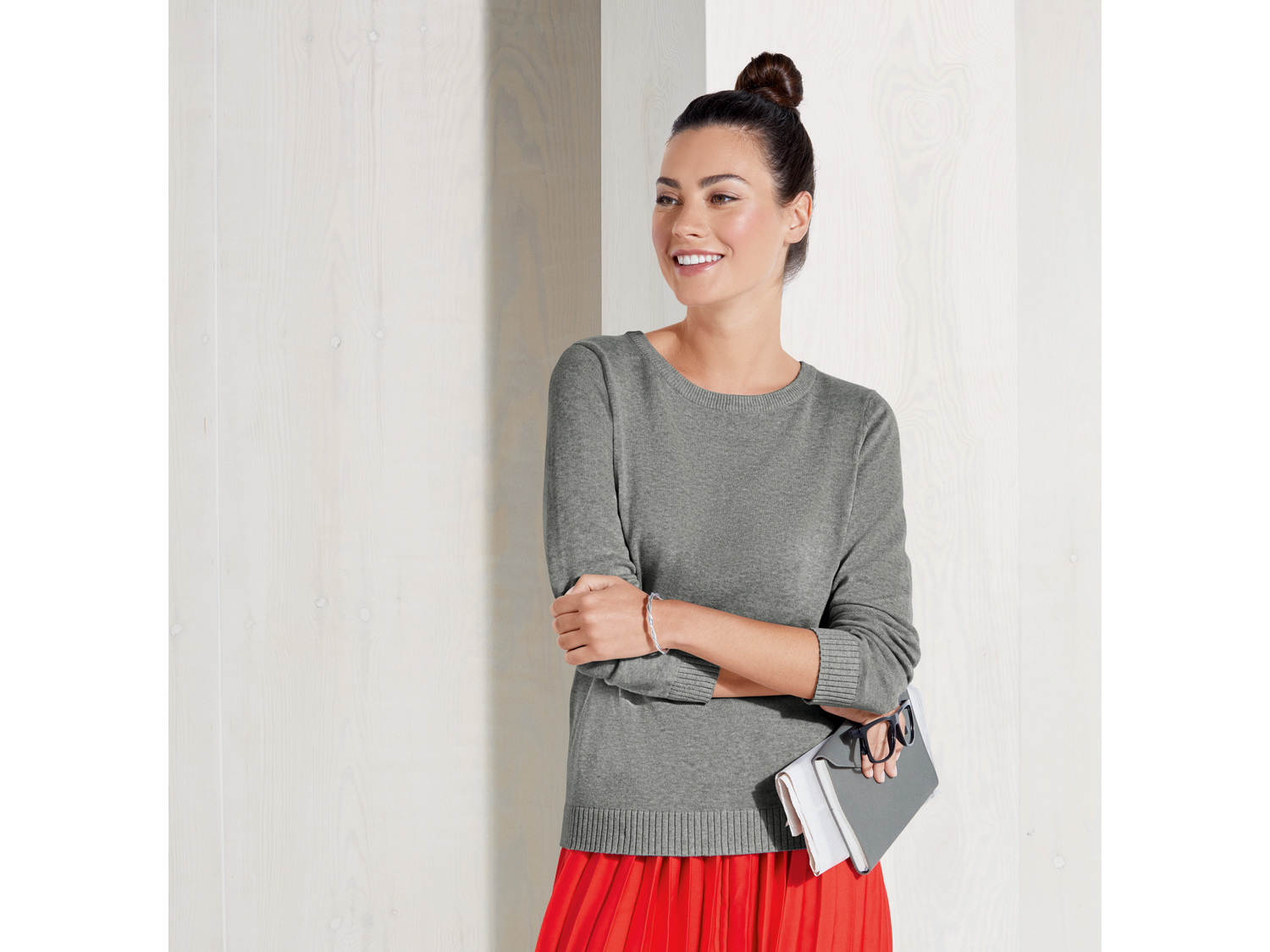 Sweter damski z bawełny Esmara, cena 34,99 PLN
- 100% bawełny
- rozmiary: XS-L
- ...