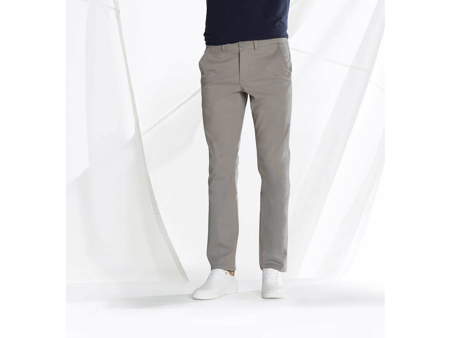 Spodnie męskie chino Livergy, cena 44,99 PLN
- 98% bawełny, 2% elastanu (LYCRA®)
- ...