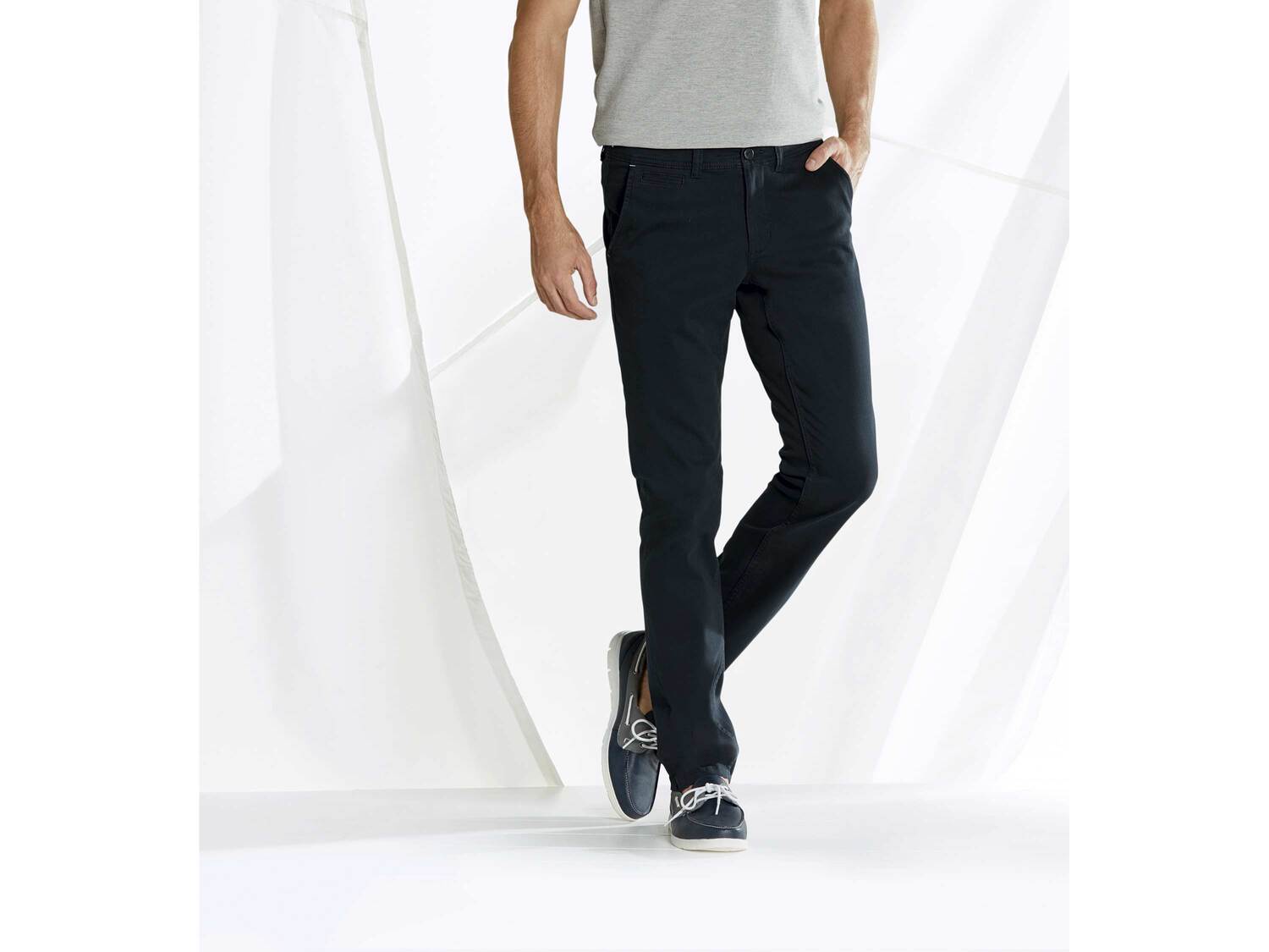 Spodnie męskie chino Livergy, cena 44,99 PLN
- 98% bawełny, 2% elastanu (LYCRA®)
- ...