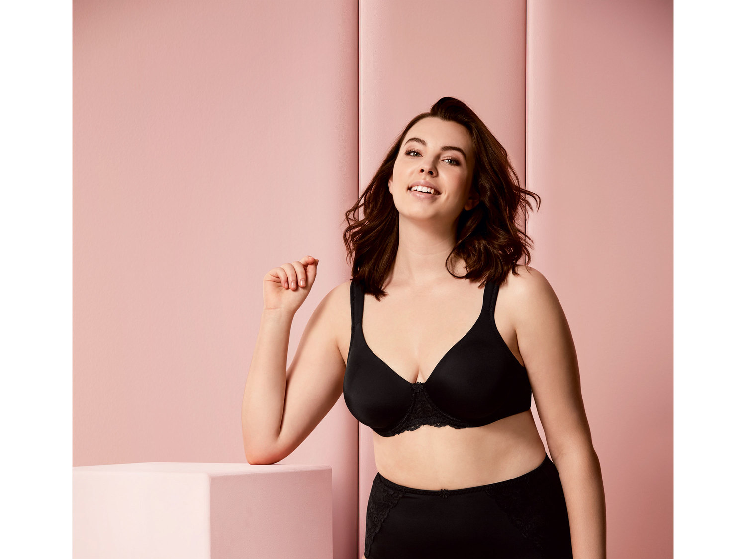 Biustonosz Esmara Lingerie, cena 22,99 PLN
- rozmiary: 85D, 90C, 90D, 95C, 95D, ...