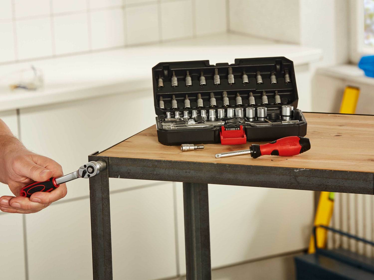 Zestaw grzechotek i bitów w walizce Powerfix, cena 59,90 PLN
- ze stali chromowo-wanadowej ...