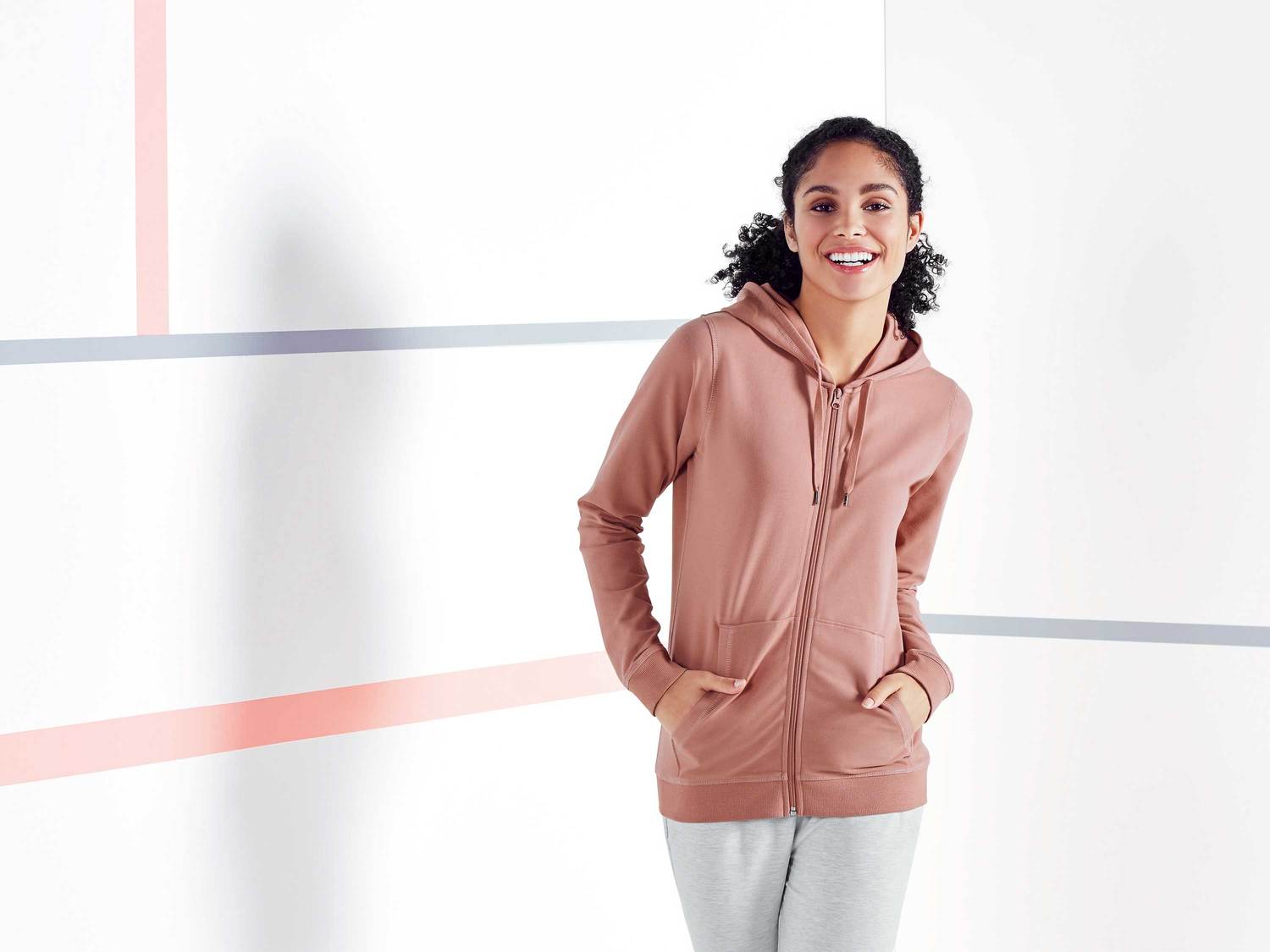 Bluza dresowa Crivit, cena 39,99 PLN
- rozmiary: S-L
- kaptur ze sznurkiem do ...