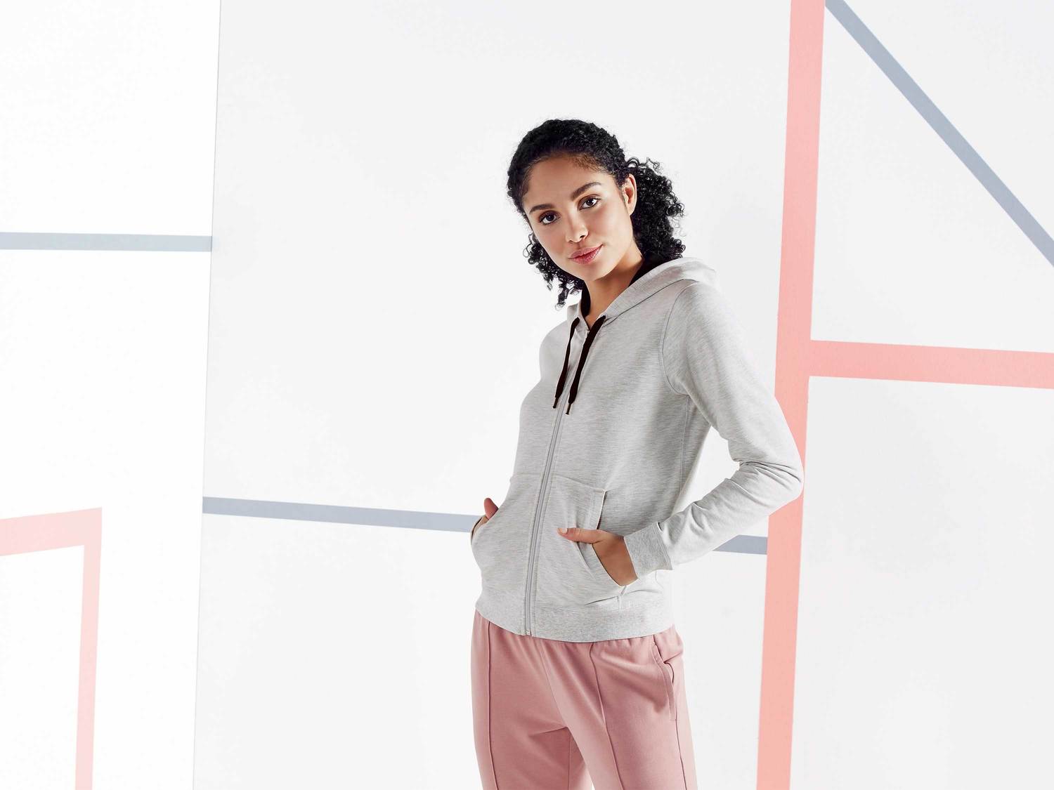 Bluza dresowa Crivit, cena 39,99 PLN
- rozmiary: S-L
- kaptur ze sznurkiem do regulacji*Cena ...