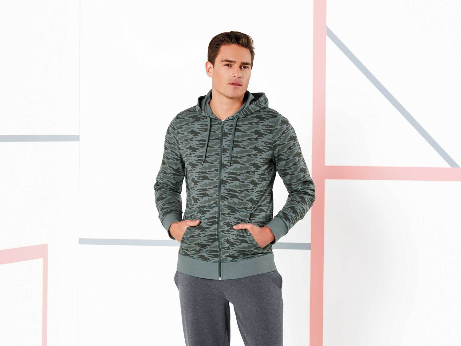 Bluza dresowa Crivit, cena 39,99 PLN
- rozmiary: M-XL
- kaptur ze sznurkiem do ...