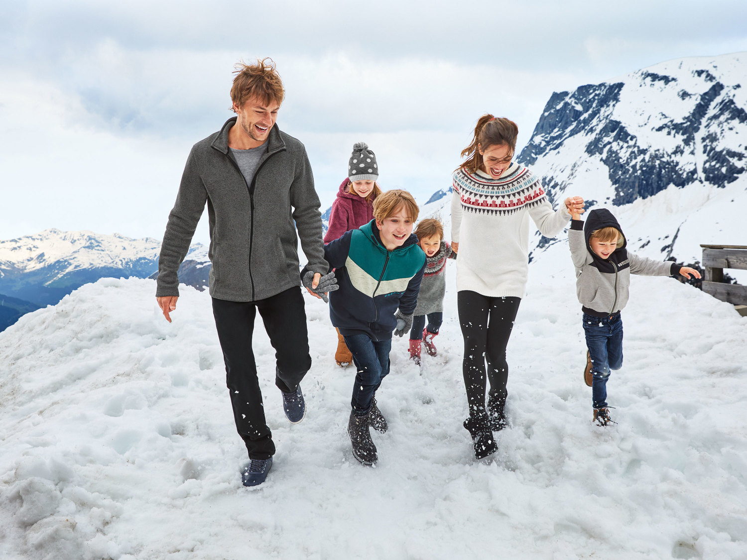 Sweter z motywem norweskim Esmara, cena 39,99 PLN
- 82% poliakrylu, 16% poliestru, ...