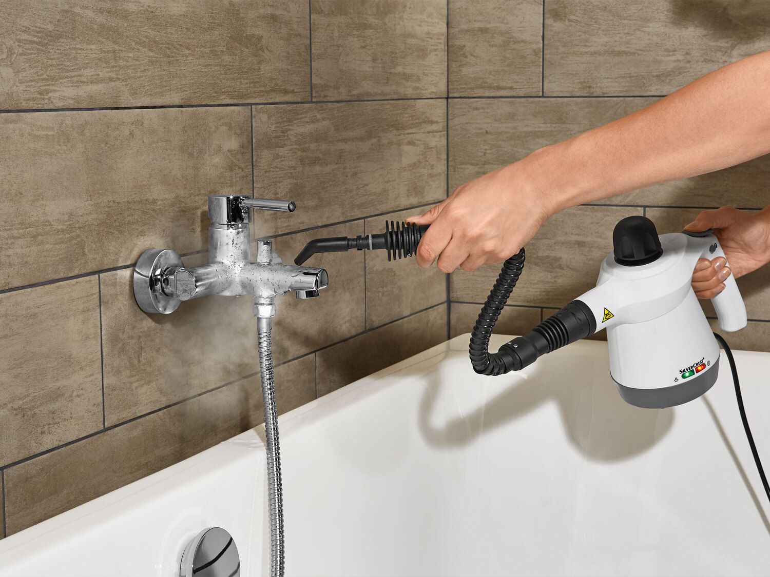 Ręczna myjka parowa 1100 W Silvercrest, cena 79,90 PLN 
- czyszczenie bez chemikaliów
- ...