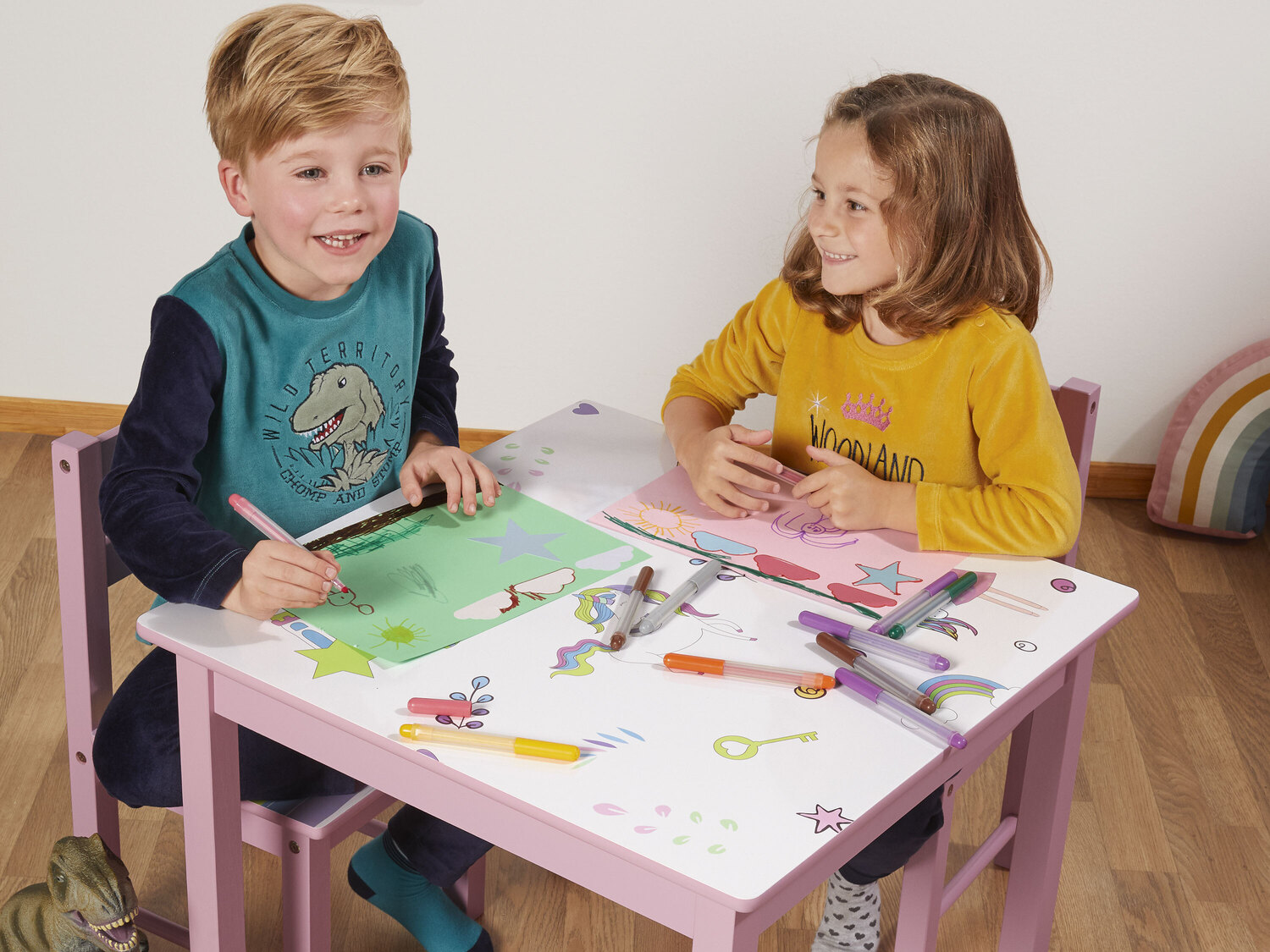 Zestaw: stolik i 2 krzesełka Livarno Living, cena 179,00 PLN
- z drewna sosnowego
- ...
