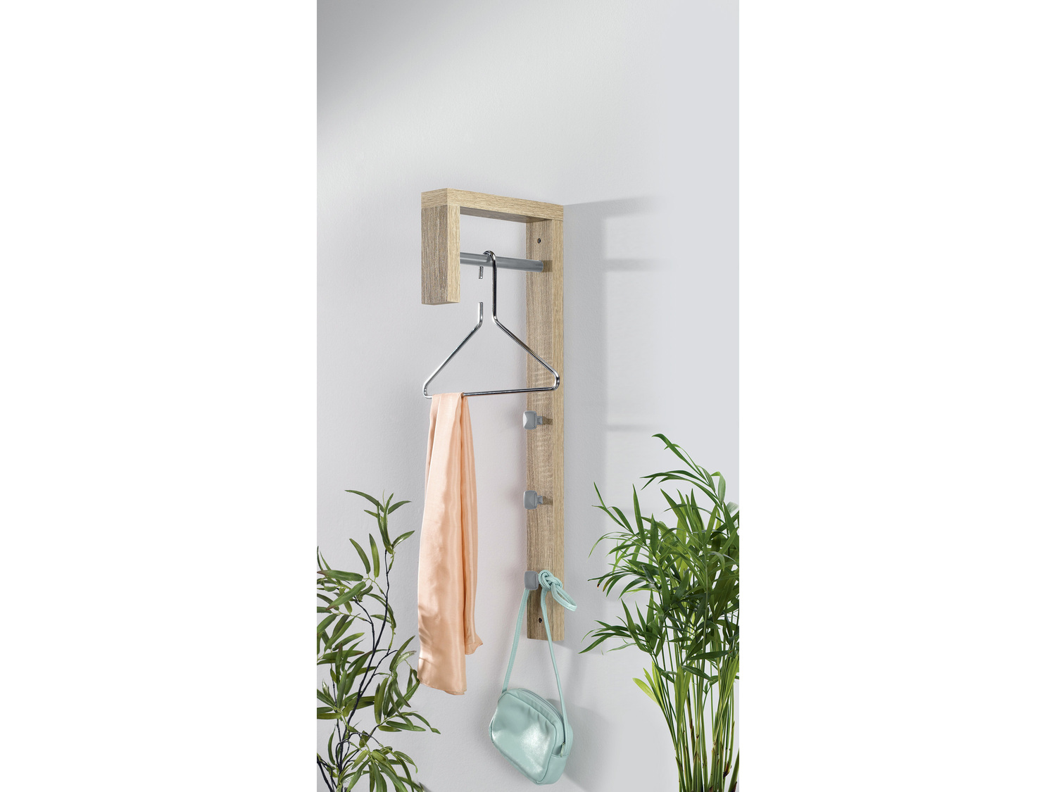 Wieszak Livarno Living, cena 10,00 PLN
- 5,8 x 70 x 25 cm (szer. x wys. x gł.)
- ...