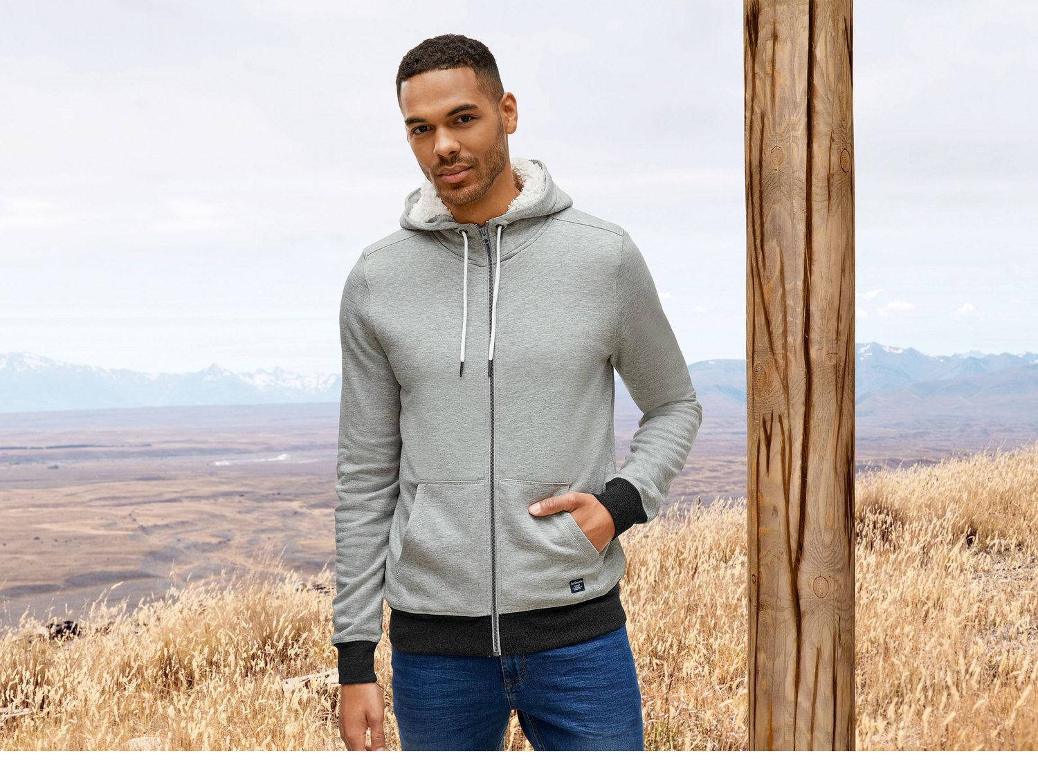 Bluza dresowa z futerkiem Livergy, cena 64,90 PLN
- wysoka zawartość bawełny
- ...