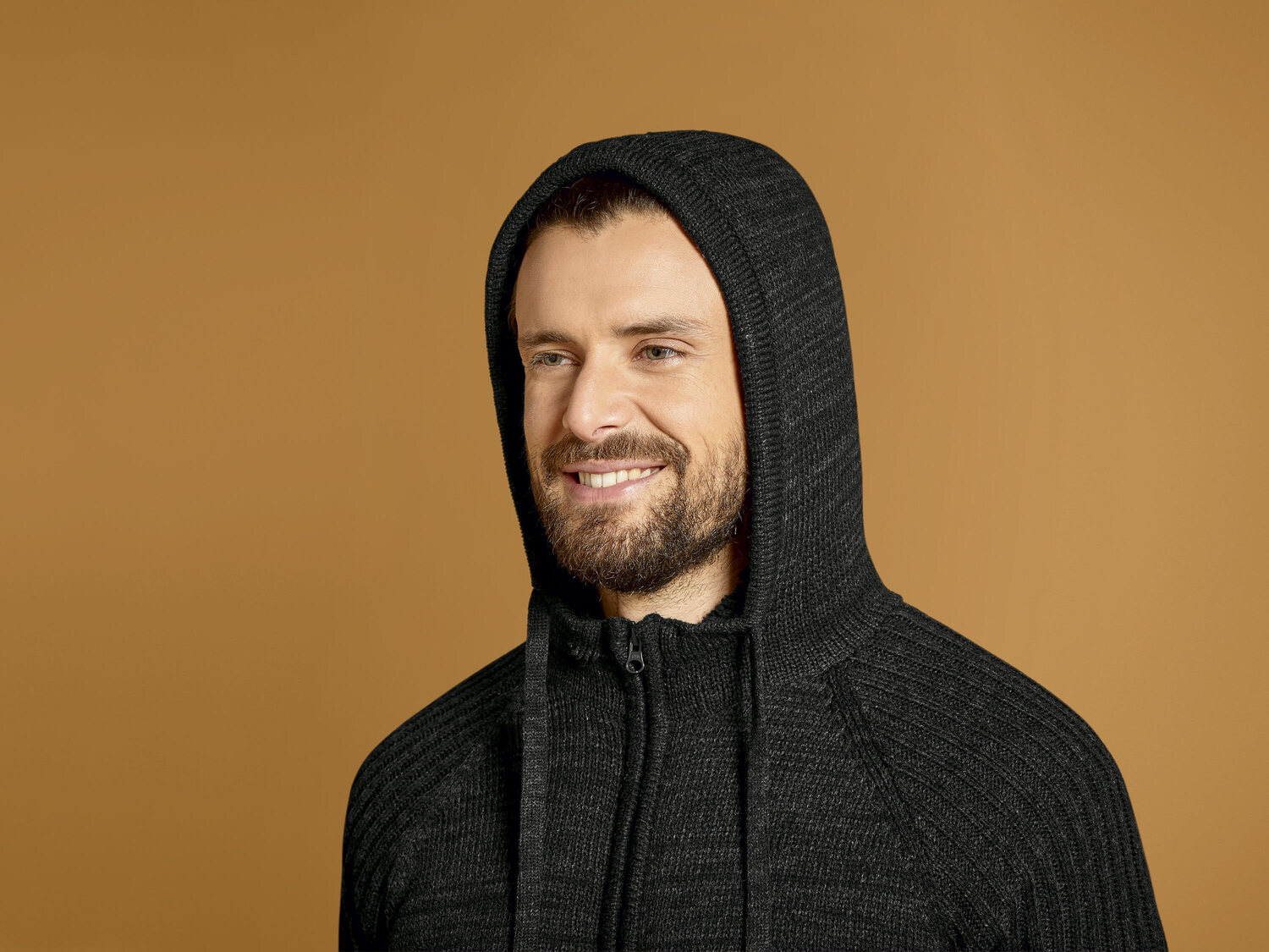 Ocieplany sweter męski z futerkiem Livergy, cena 74,90 PLN
- rozmiary: M-XXL
Dostępne ...