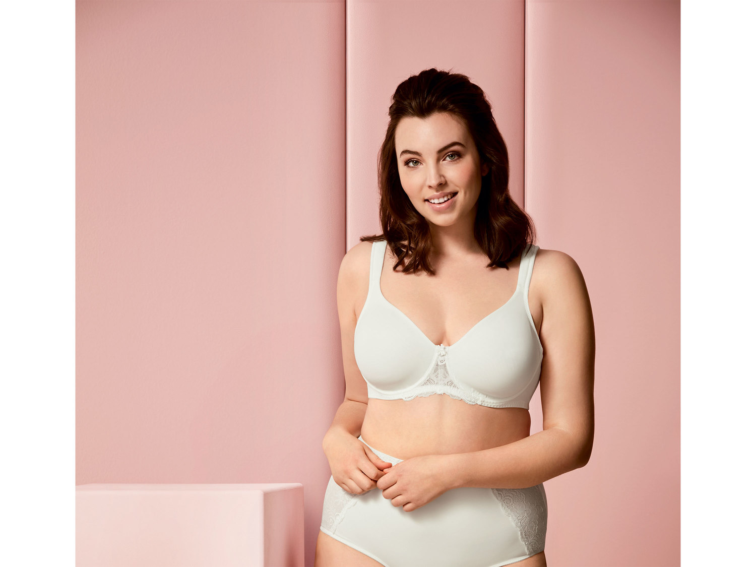 Biustonosz Esmara Lingerie, cena 22,99 PLN
- rozmiary: 85D, 90C, 90D, 95C, 95D, ...