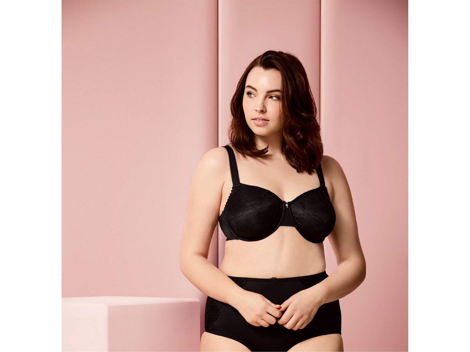 Biustonosz Esmara Lingerie, cena 22,99 PLN
- rozmiary: 85D, 90C, 90D, 95C, 95D, ...