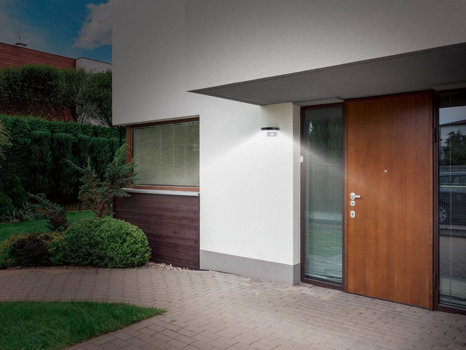 Zewnętrzna lampa solarna LED z czujnikiem ruchu i zmierzchu Livarno Lux, cena 74,90 ...