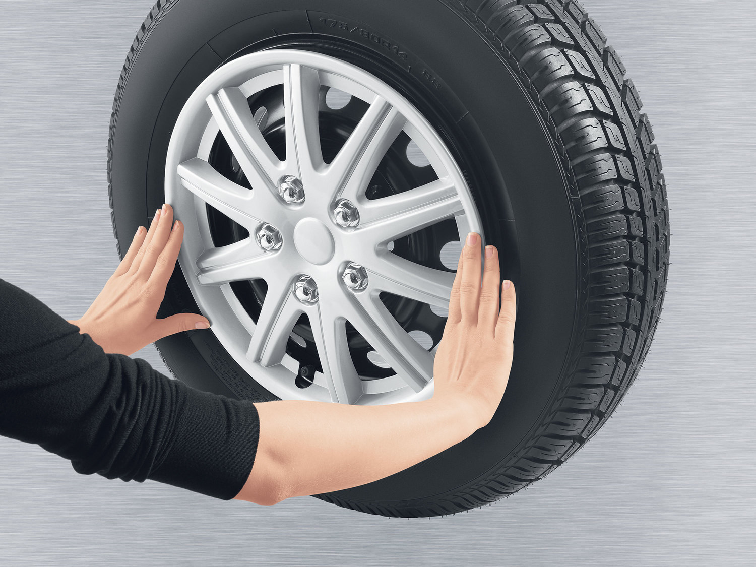 Zestaw 4 kołpaków Ultimate Speed, cena 59,90 PLN
- odporne na korozję i środki ...