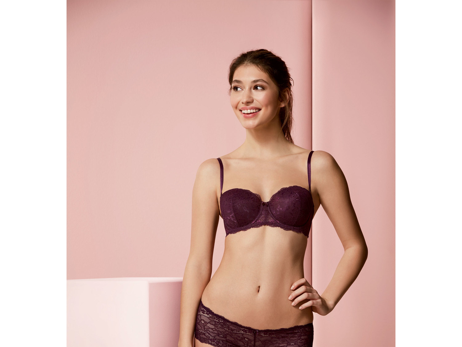 Biustonosz balkonetka Esmara Lingerie, cena 22,99 PLN
- rozmiary: 75B, 80B, 80C, ...